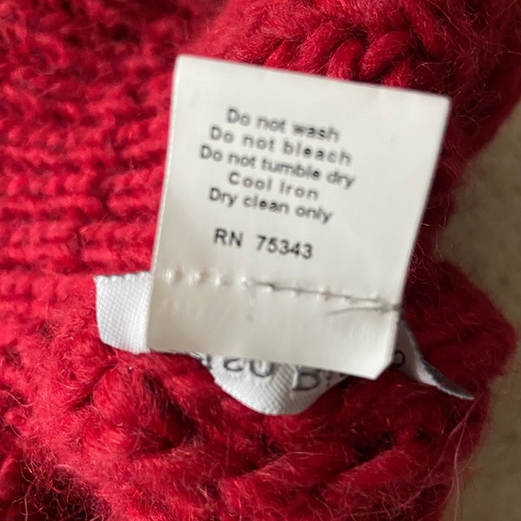 Gelso Bianco Italian designer luxurious red knit hat with pom - Picture 7 of 7